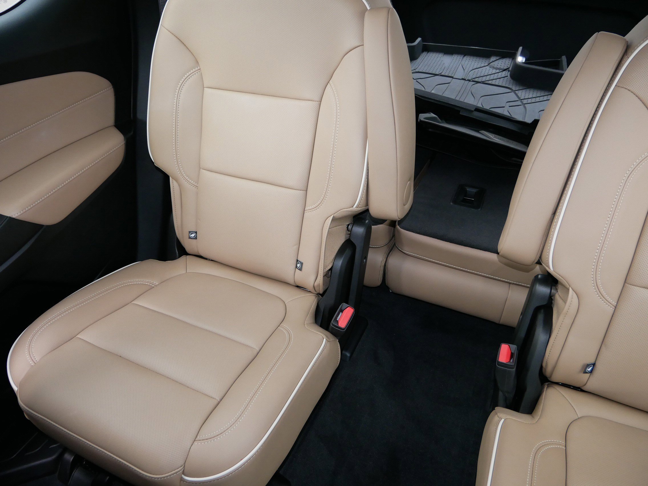 Used 2023 Chevrolet Traverse Premier image 12