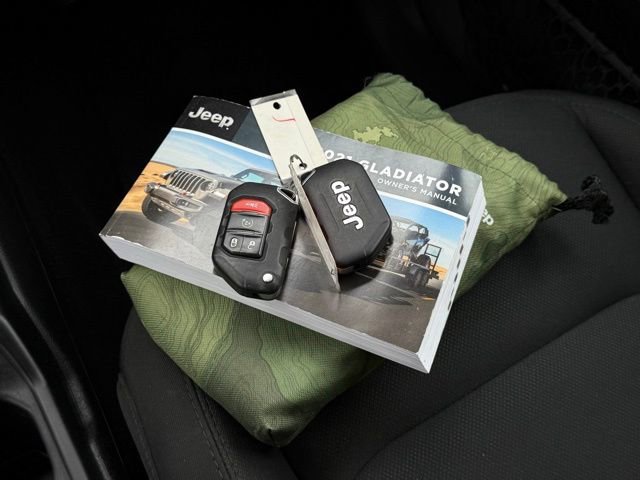 Used 2021 Jeep Gladiator Willys image 5