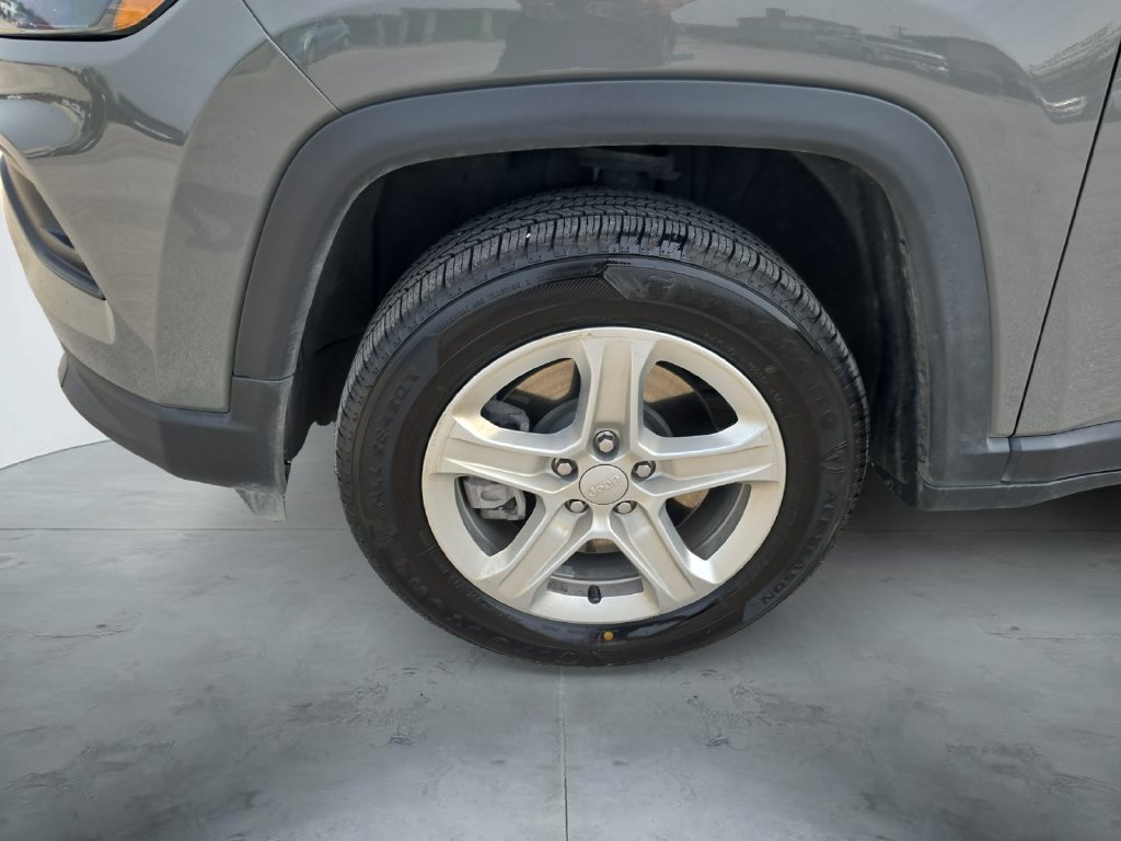 Used 2023 Jeep Compass Latitude w/ Convenience Group AWD/4WD image 14
