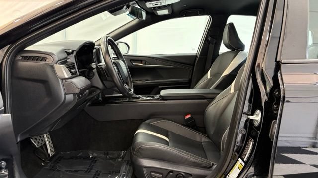 Used 2025 Toyota Camry SE FWD image 11