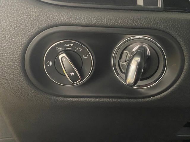 Used 2024 Porsche Macan image 16