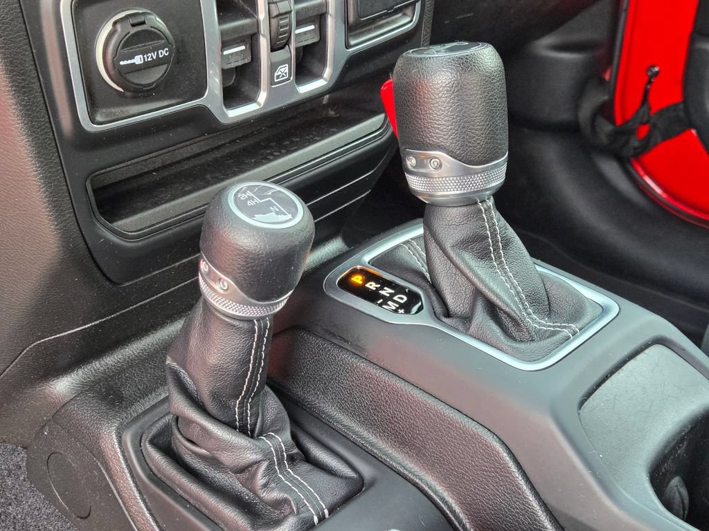 Used 2018 Jeep Wrangler Unlimited Sahara AWD/4WD image 29