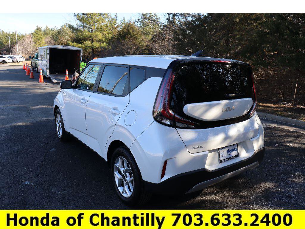 Used 2023 Kia Soul LX w/ LX Technology Package image 5