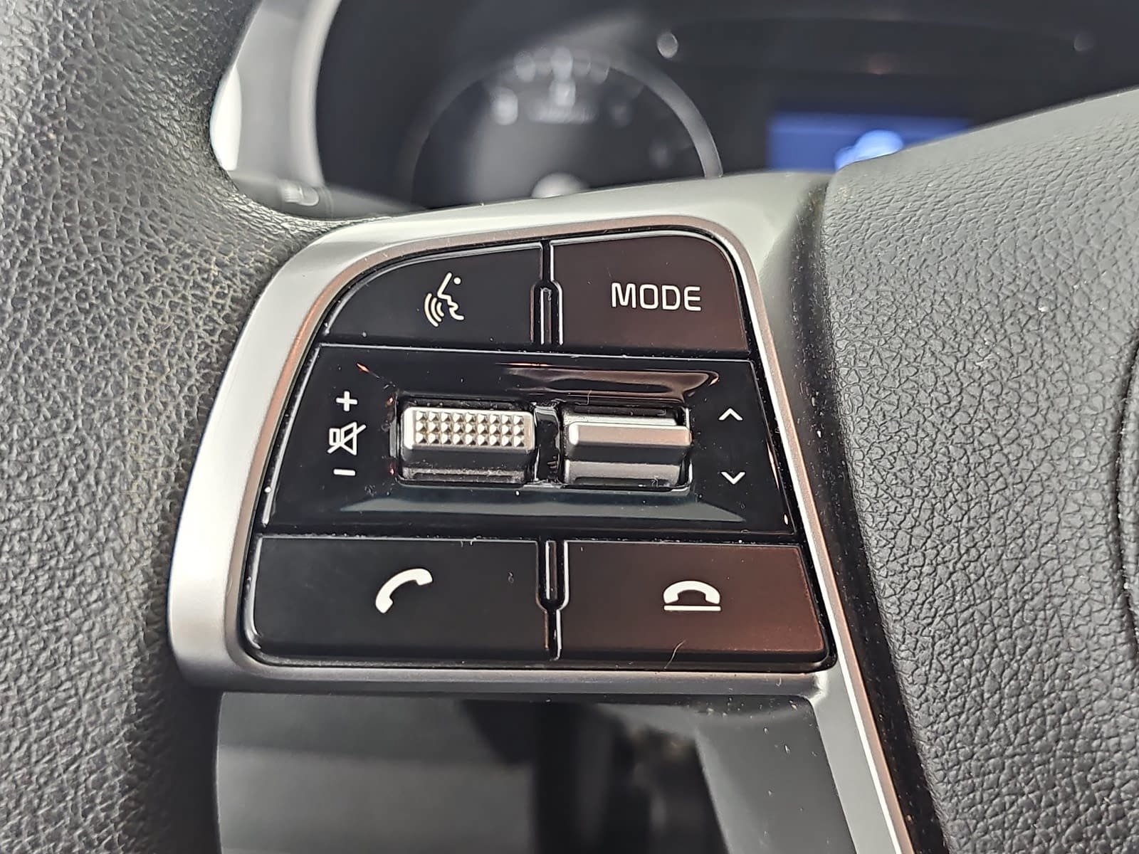 Used 2020 Kia Sorento LX FWD image 16