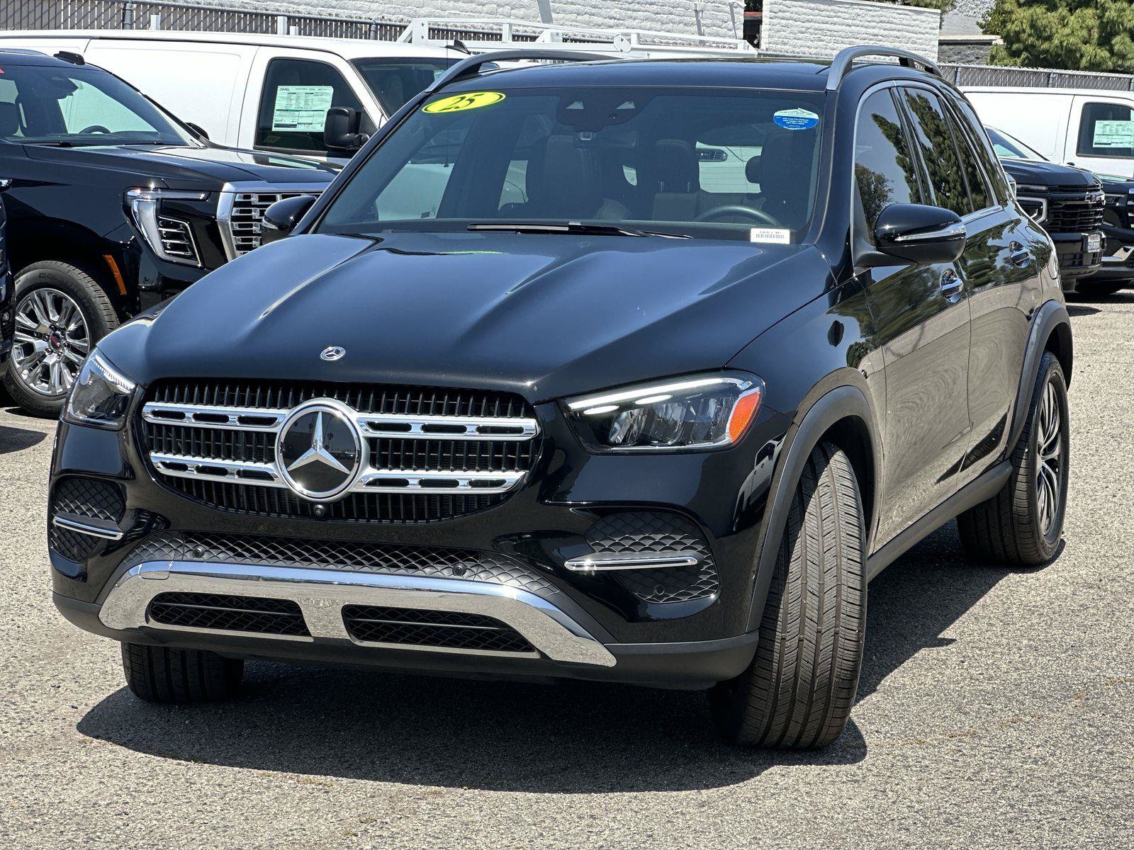 Used 2025 Mercedes-Benz GLE 450e 4MATIC w/ Driver Assistance Package image 8