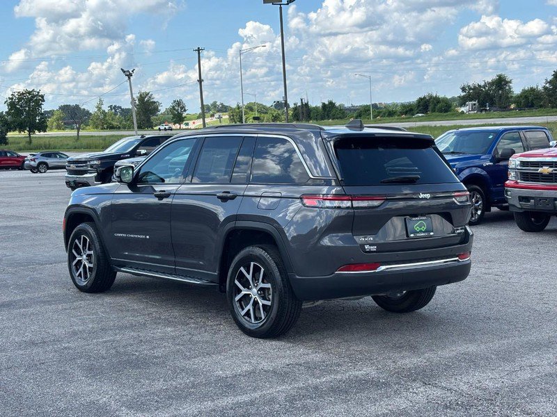 Used 2024 Jeep Grand Cherokee Limited w/ Trailer Tow Package AWD/4WD image 3