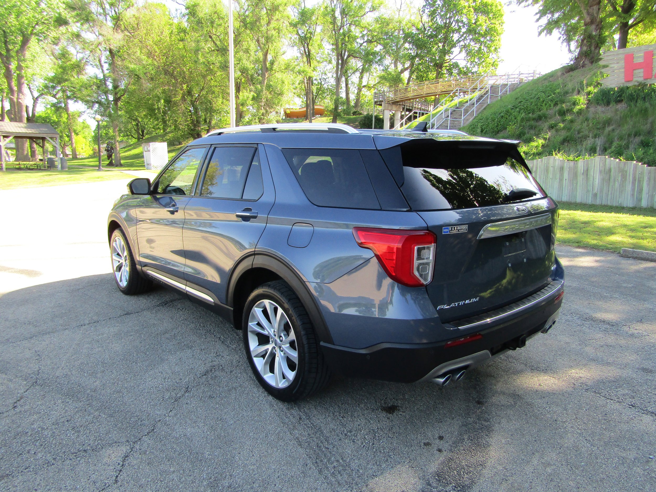 Used 2021 Ford Explorer Platinum w/ Equipment Group 601A AWD/4WD image 2