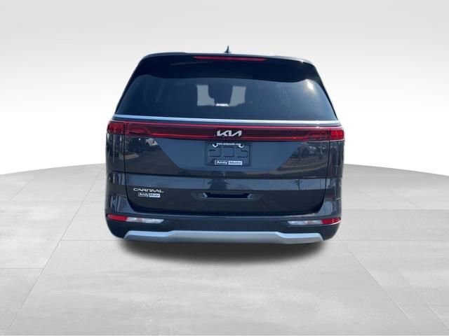 Used 2024 Kia Carnival LX FWD image 7