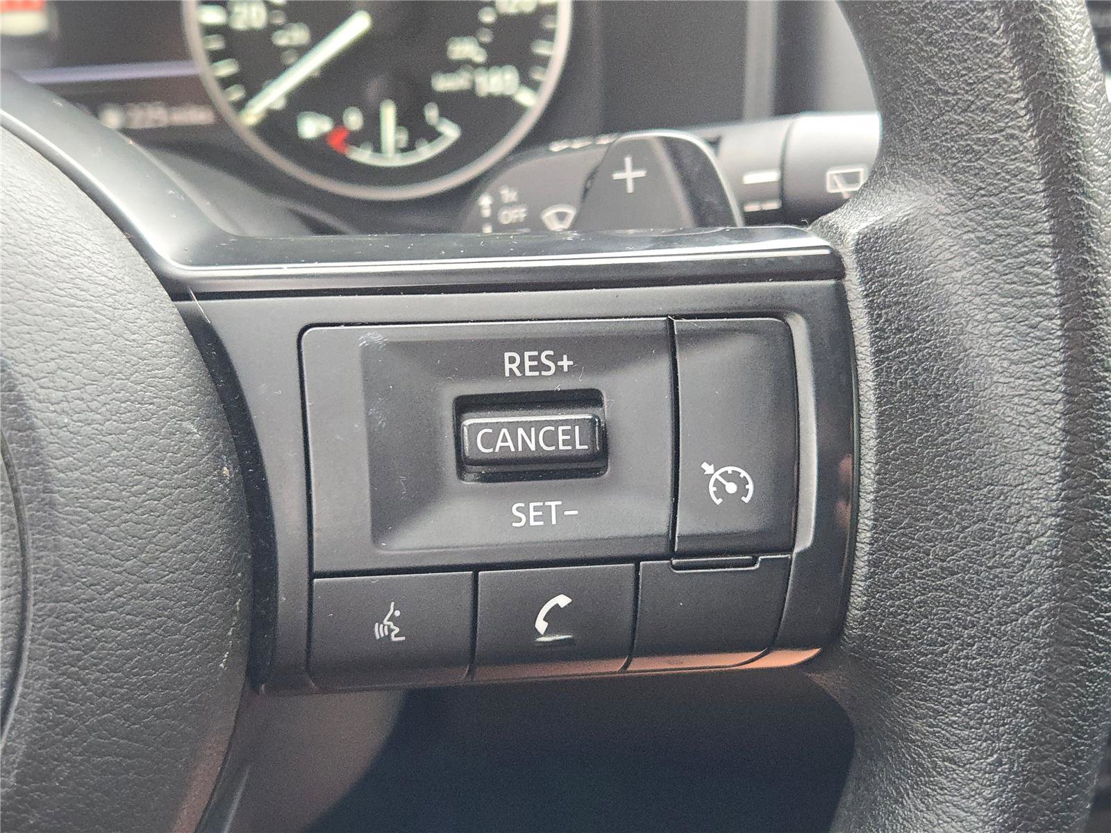 Used 2024 Nissan Rogue S image 32