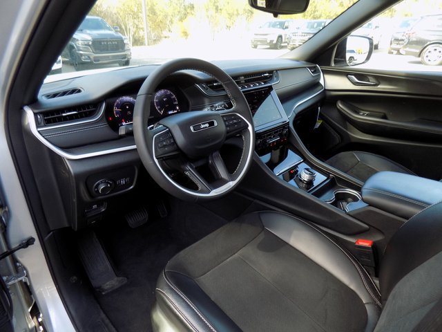 New 2024 Jeep Grand Cherokee L Altitude AWD/4WD image 9