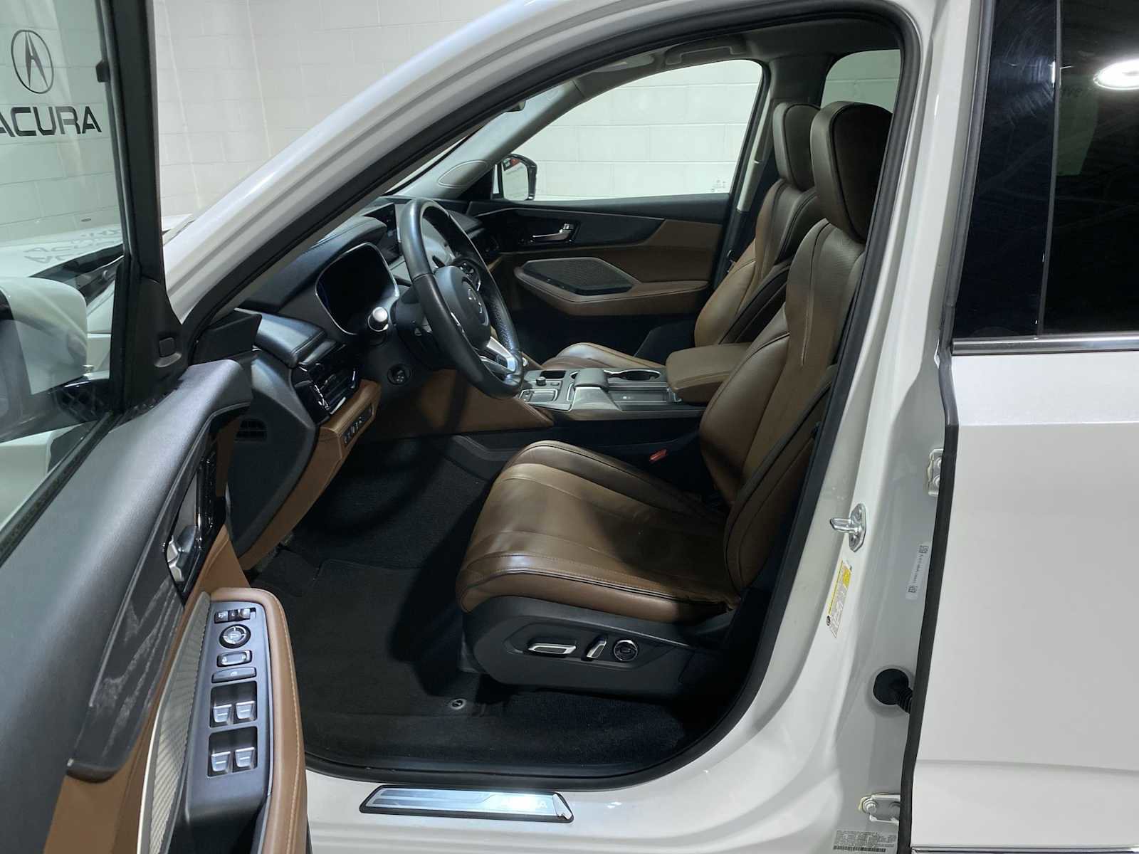 Used 2023 Acura MDX SH-AWD w/ Advance Package image 2