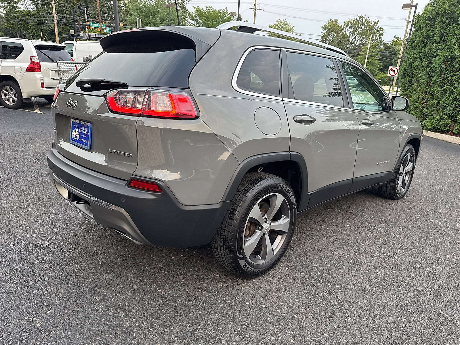 Used 2019 Jeep Cherokee Limited w/ Trailer Tow Group AWD/4WD image 5