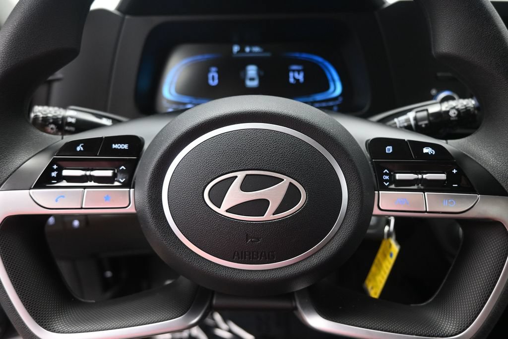 Used 2025 Hyundai Elantra SE FWD image 15