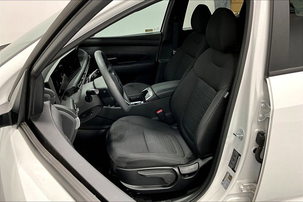 Used 2025 Hyundai Santa Cruz SE image 31