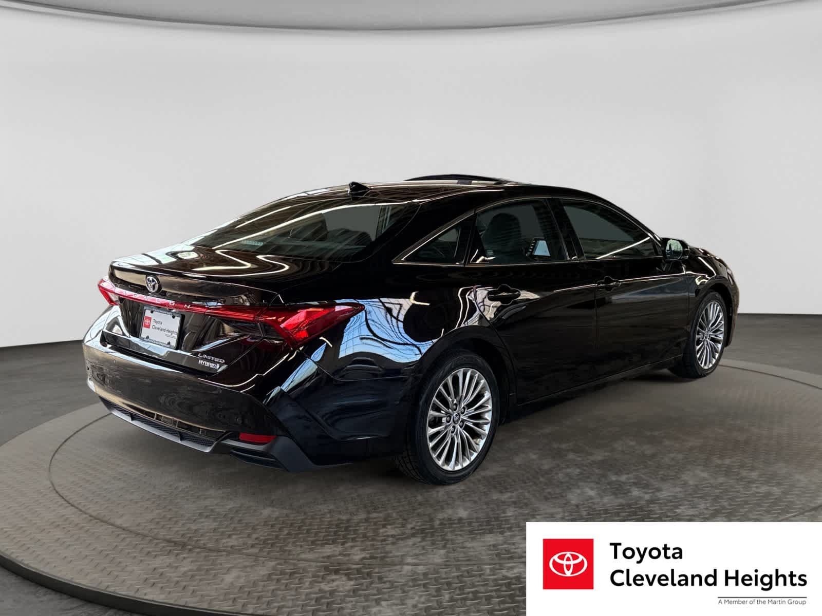 Used 2022 Toyota Avalon Limited w/ Advanced Safety Package FWD image 5
