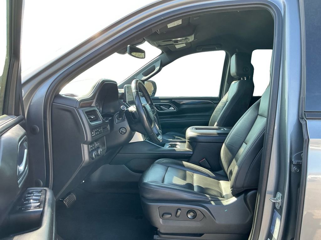 Used 2021 Chevrolet Tahoe Z71 w/ Luxury Package AWD/4WD image 14