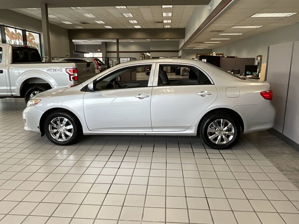 Used 2010 Toyota Corolla LE image 4