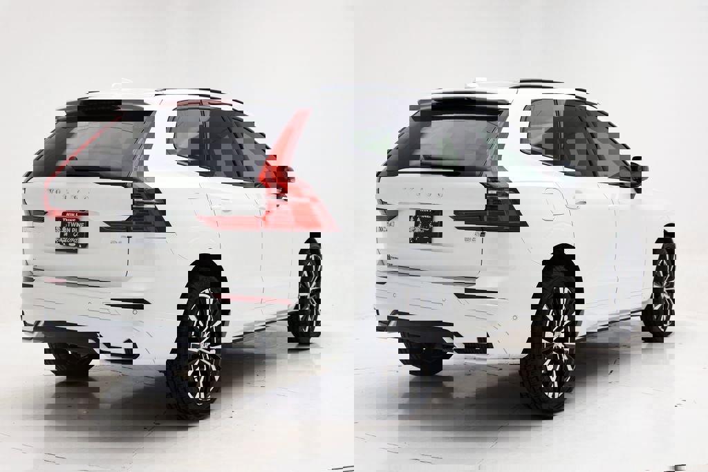 Used 2024 Volvo XC60 B5 Plus w/ Protection Package Premier image 8