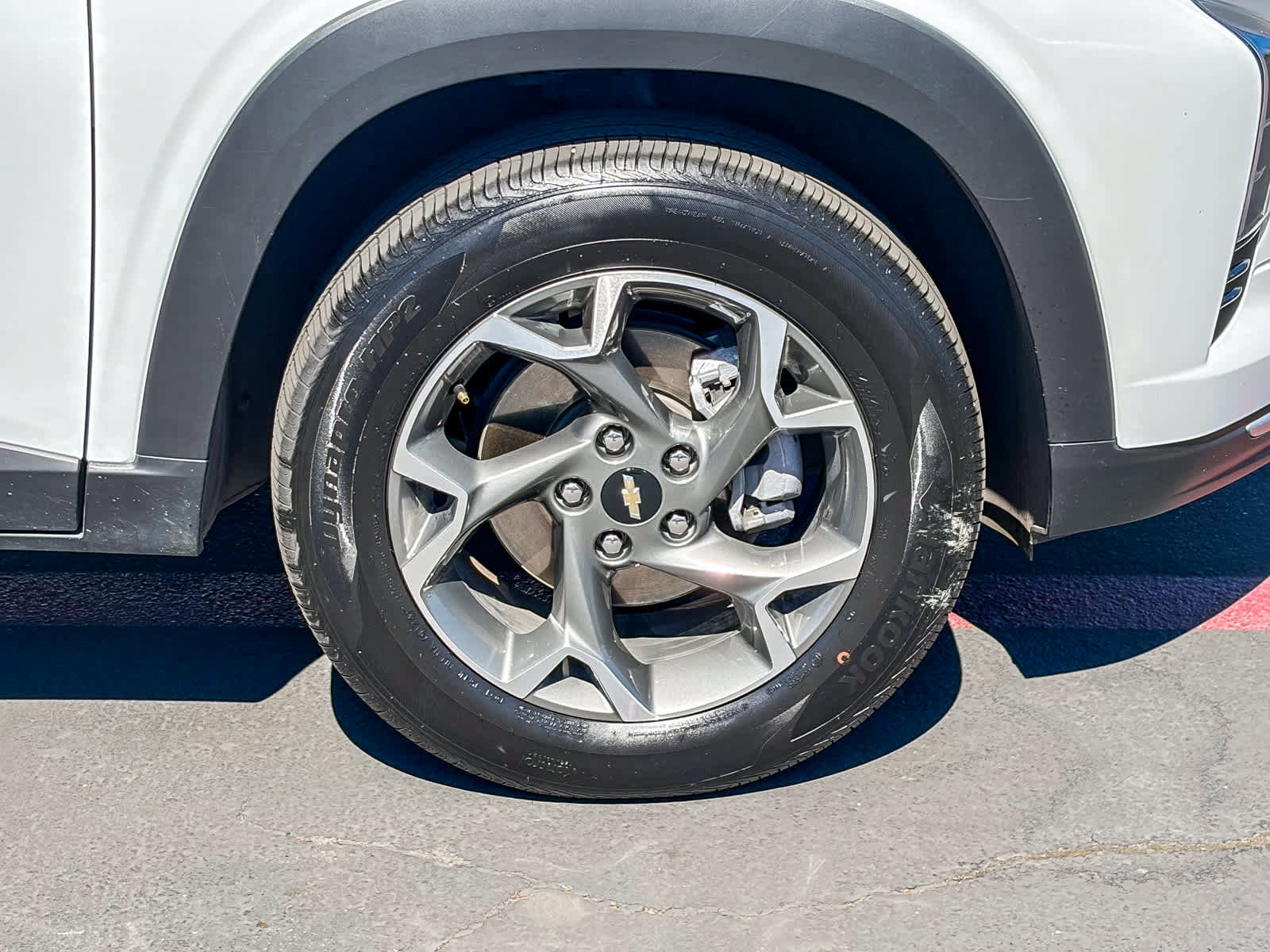 Used 2025 Chevrolet Trax LT FWD image 9