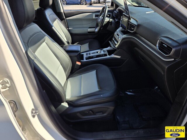 Certified 2023 Ford Explorer XLT w/ Equipment Group 202A RWD image 16