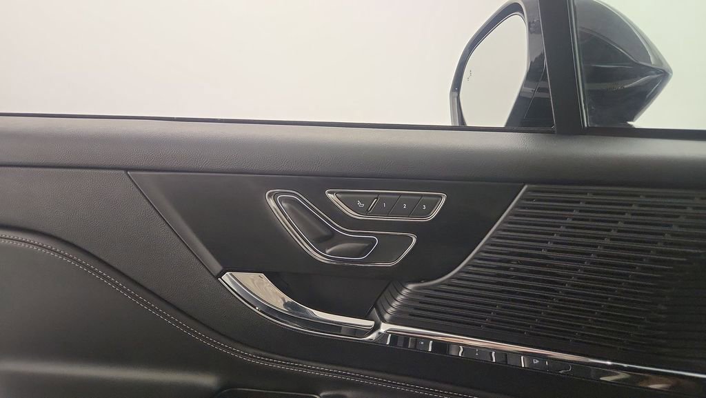 Used 2022 Lincoln Corsair AWD w/ Equipment Group 101A image 24