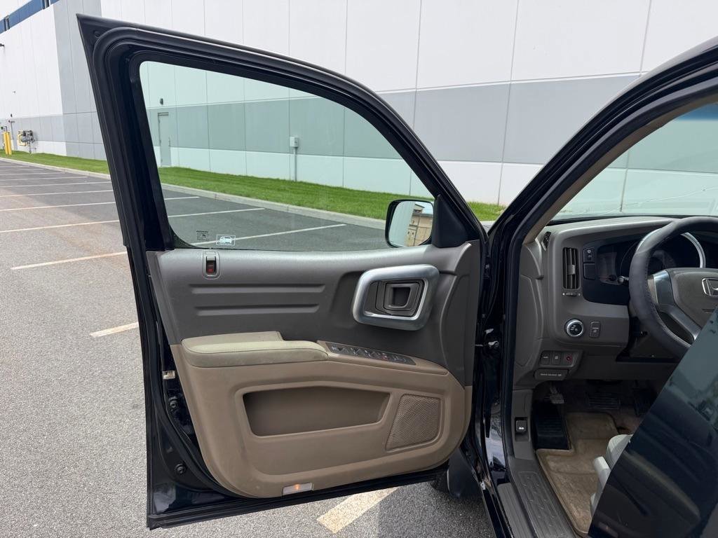 Used 2006 Honda Ridgeline RT image 28