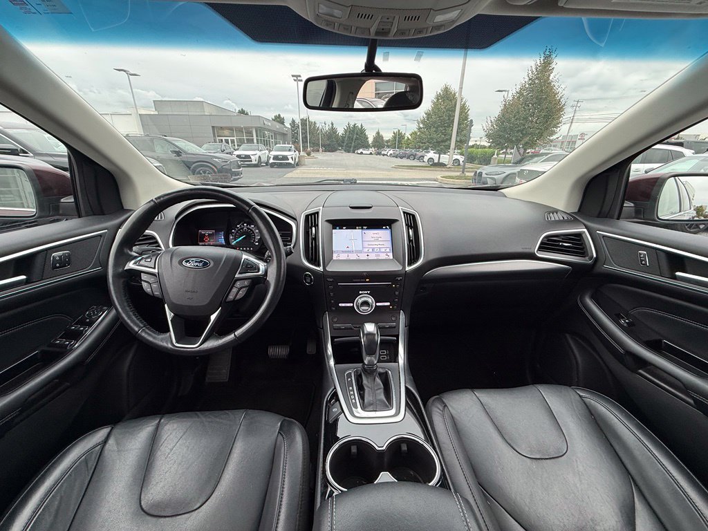 Used 2017 Ford Edge Titanium w/ Technology Package AWD/4WD image 2