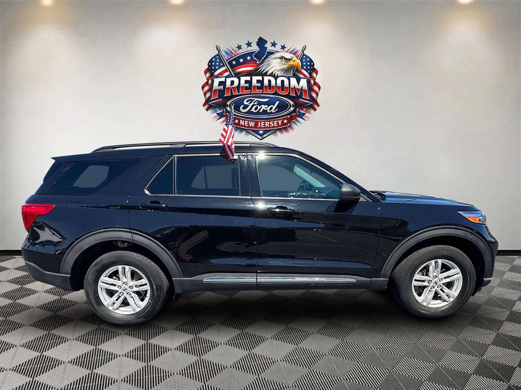 Used 2023 Ford Explorer XLT AWD/4WD image 4