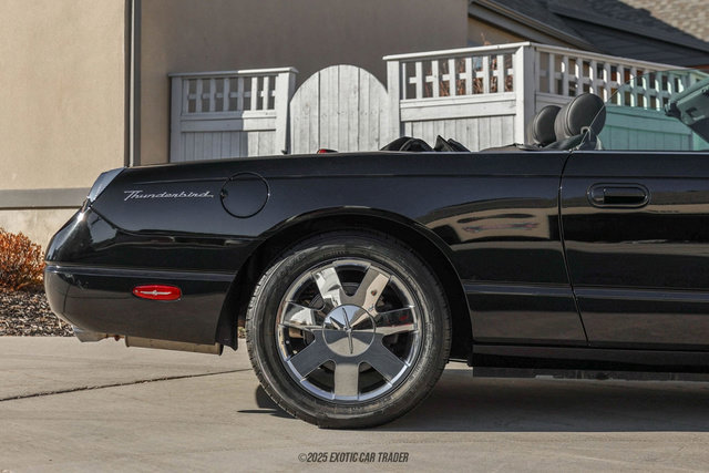 Used 2002 Ford Thunderbird Deluxe image 10