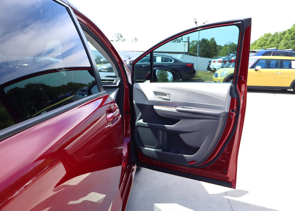 Used 2022 Toyota Sienna LE FWD image 39