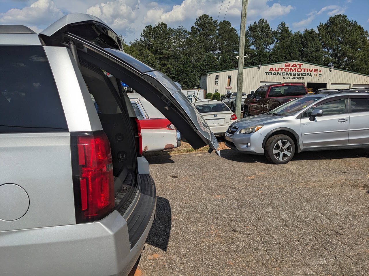 Used 2015 Chevrolet Suburban LT RWD image 14