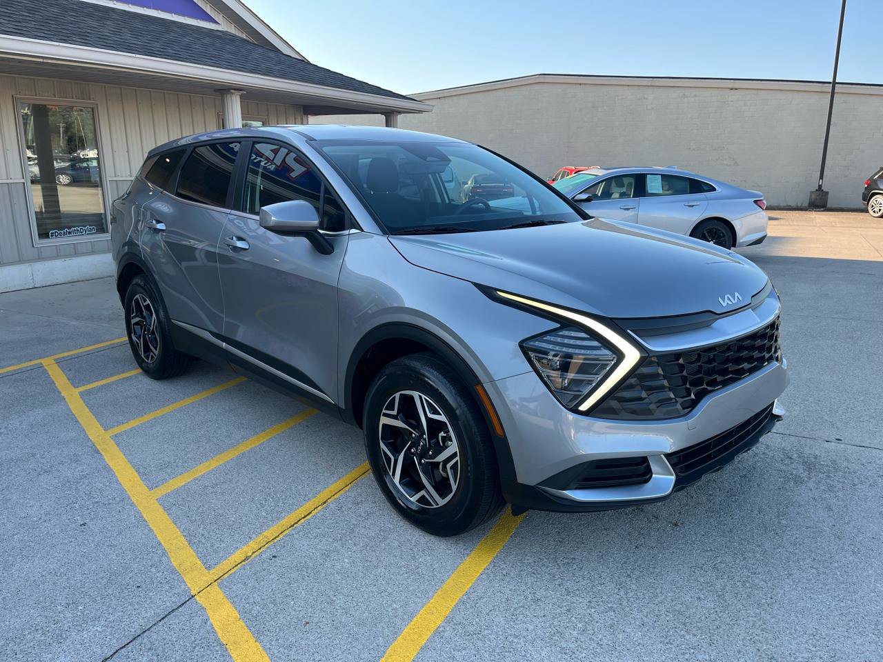 Used 2024 Kia Sportage LX AWD/4WD image 3