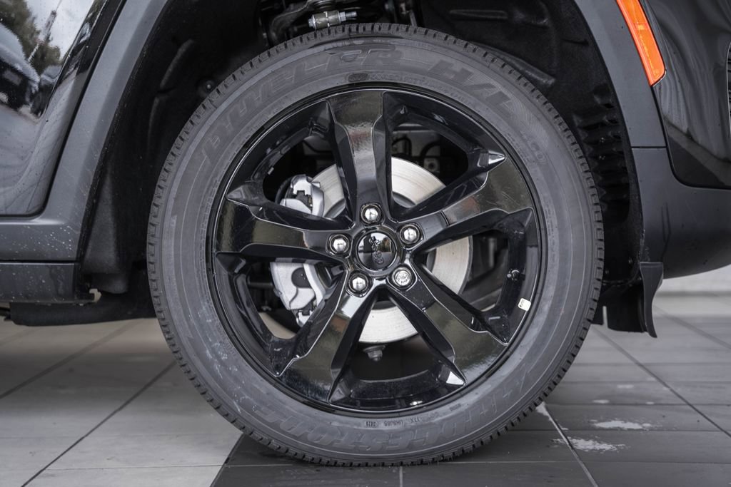 New 2025 Jeep Grand Cherokee Altitude w/ Trailer Tow Package image 16