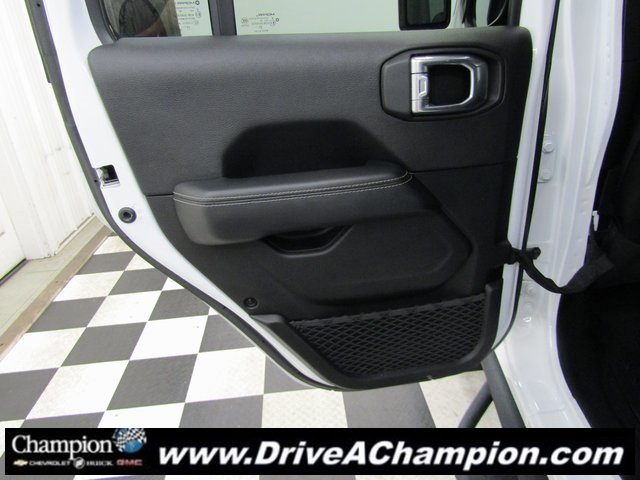 Used 2021 Jeep Wrangler Unlimited Sahara image 16