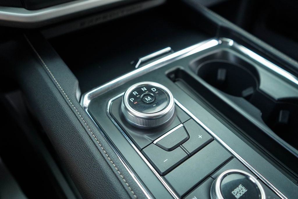 Used 2024 Ford Expedition Max XLT image 31