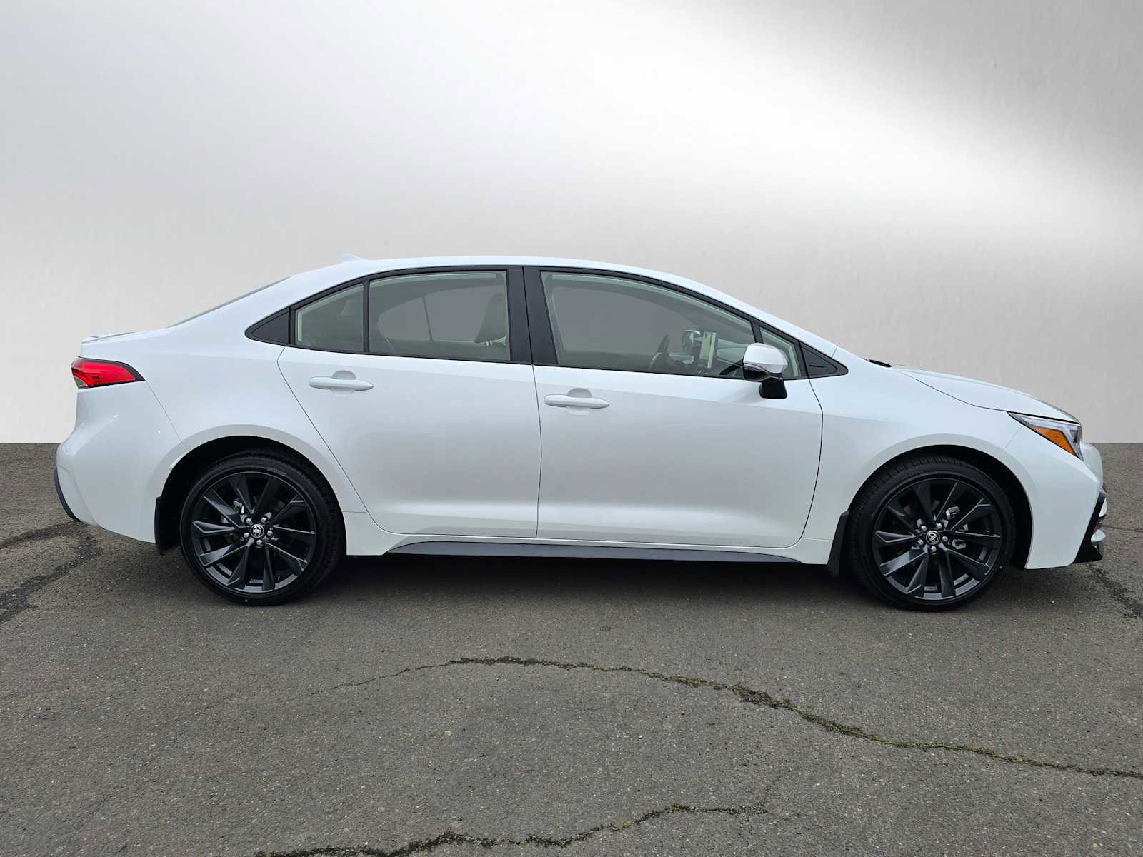 Certified 2026 Toyota Corolla SE w/ SE Package image 2