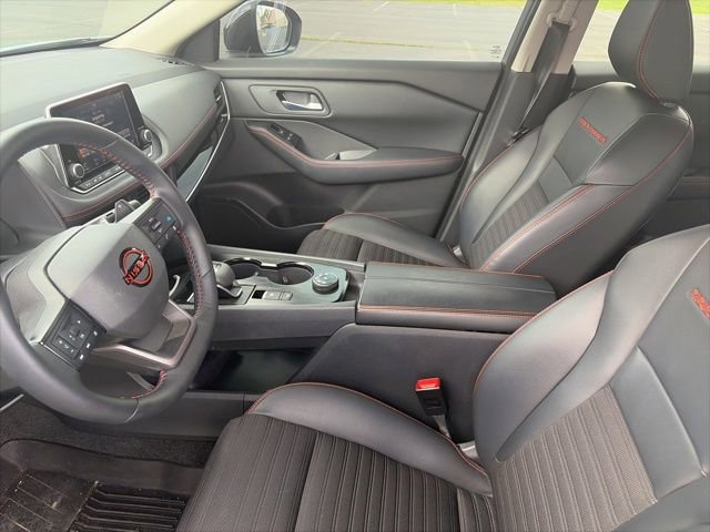 Used 2025 Nissan Rogue SV AWD/4WD image 8