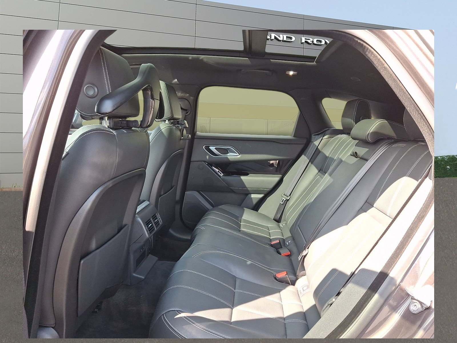 Used 2023 Land Rover Range Rover Velar R-Dynamic S image 7