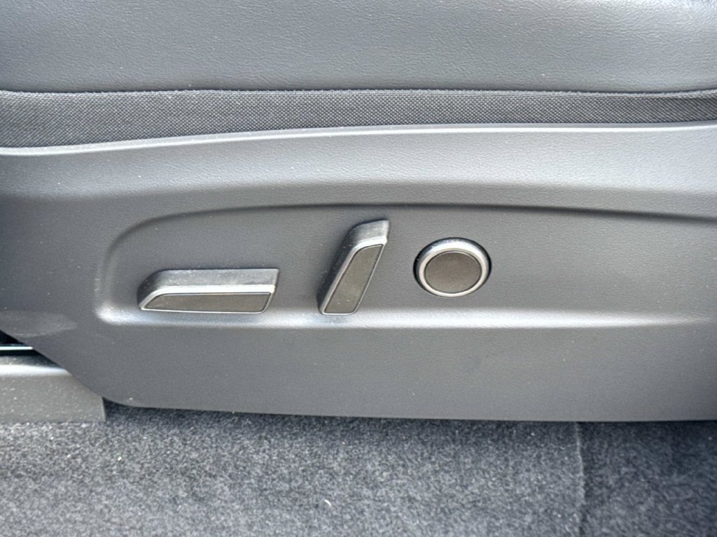 Used 2026 Tesla Model Y AWD image 15