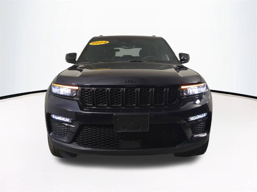 Used 2024 Jeep Grand Cherokee Limited w/ Black Appearance Package RWD image 3