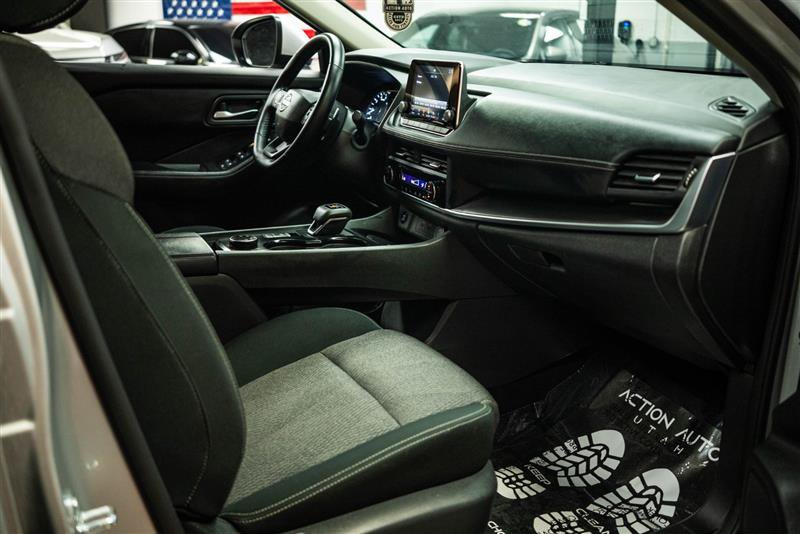Used 2025 Nissan Rogue SV AWD/4WD image 14