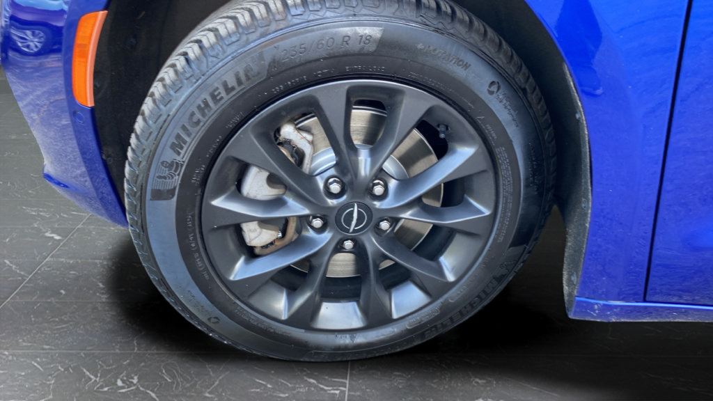 Used 2021 Chrysler Pacifica Touring-L w/ Uconnect Theater Family Group AWD/4WD image 49