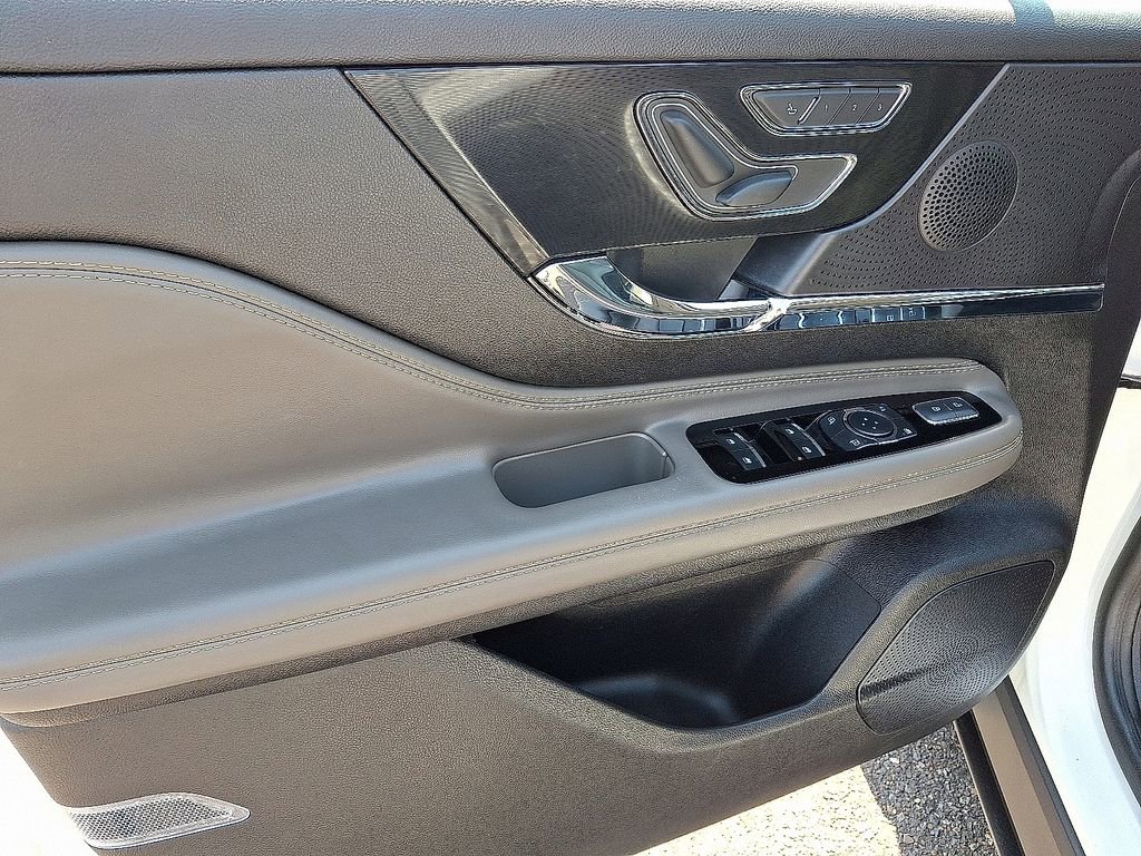 Used 2023 Lincoln Corsair AWD w/ Equipment Group 101A image 13