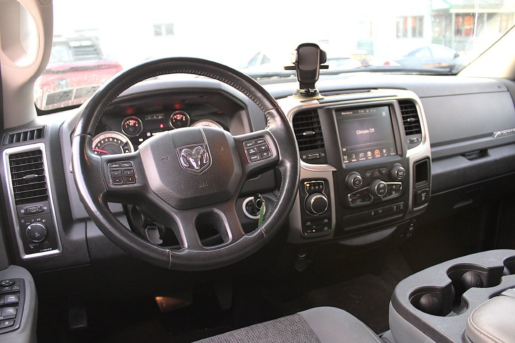 Certified 2017 RAM 1500 Big Horn AWD/4WD image 4