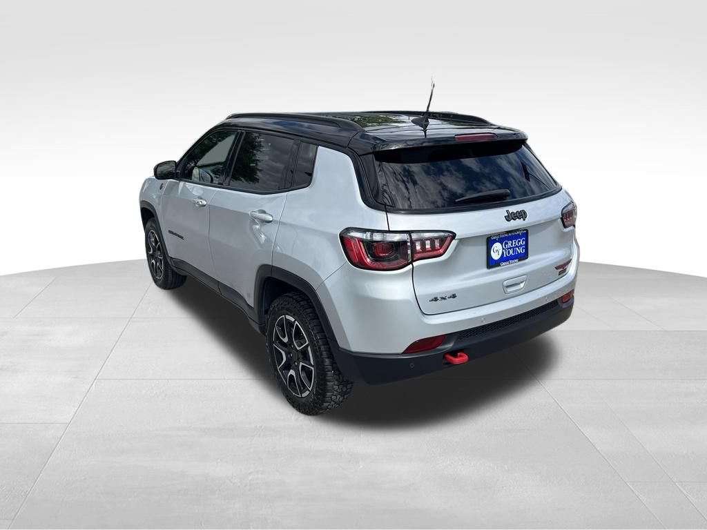 Used 2025 Jeep Compass Trailhawk AWD/4WD image 4
