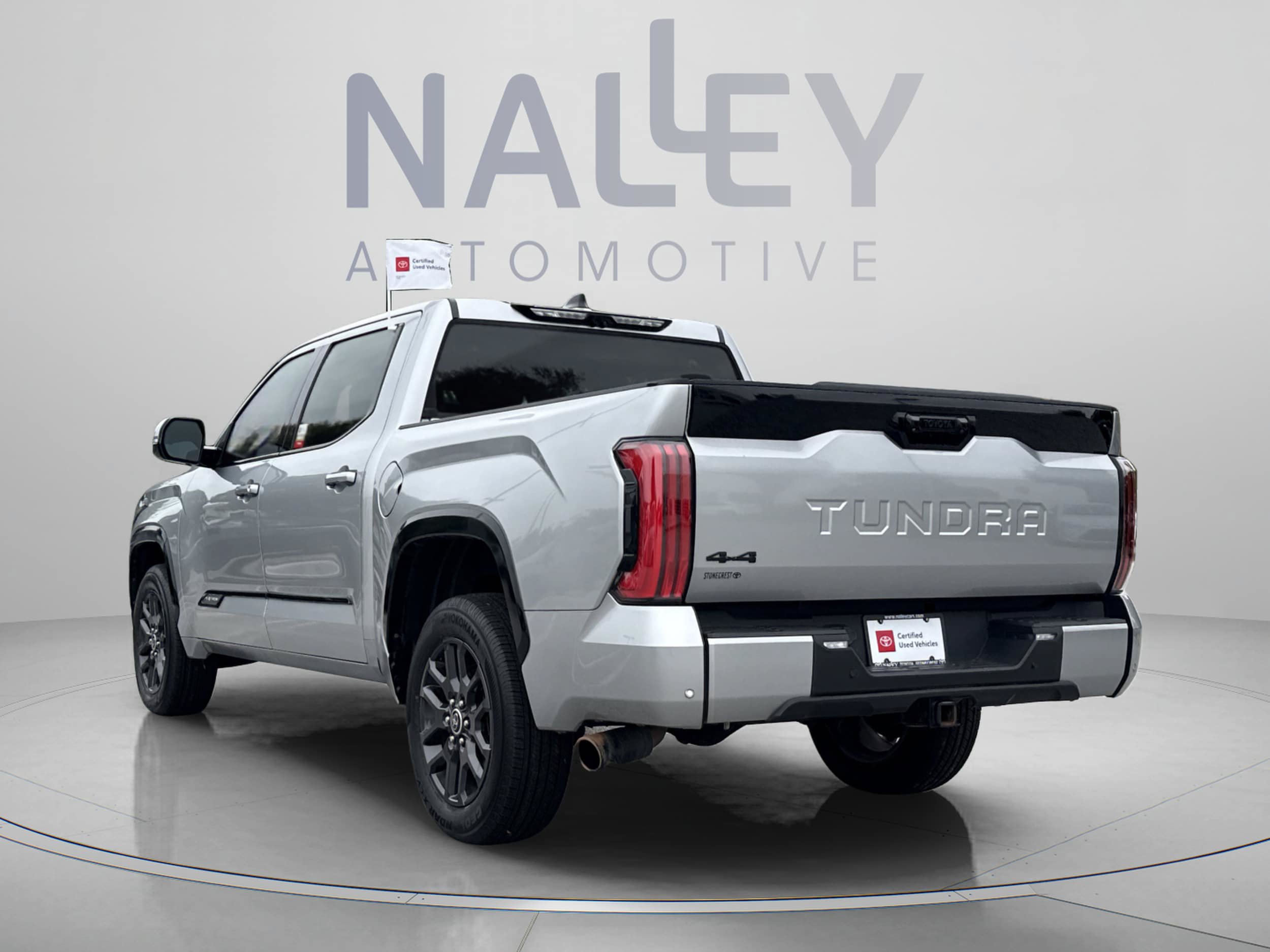 Used 2023 Toyota Tundra Platinum AWD/4WD image 3