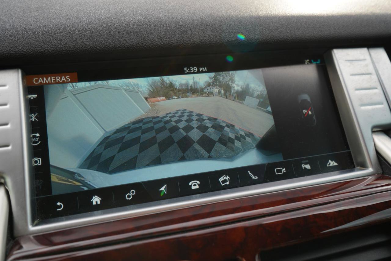 Used 2017 Land Rover Discovery Sport HSE Luxury image 38