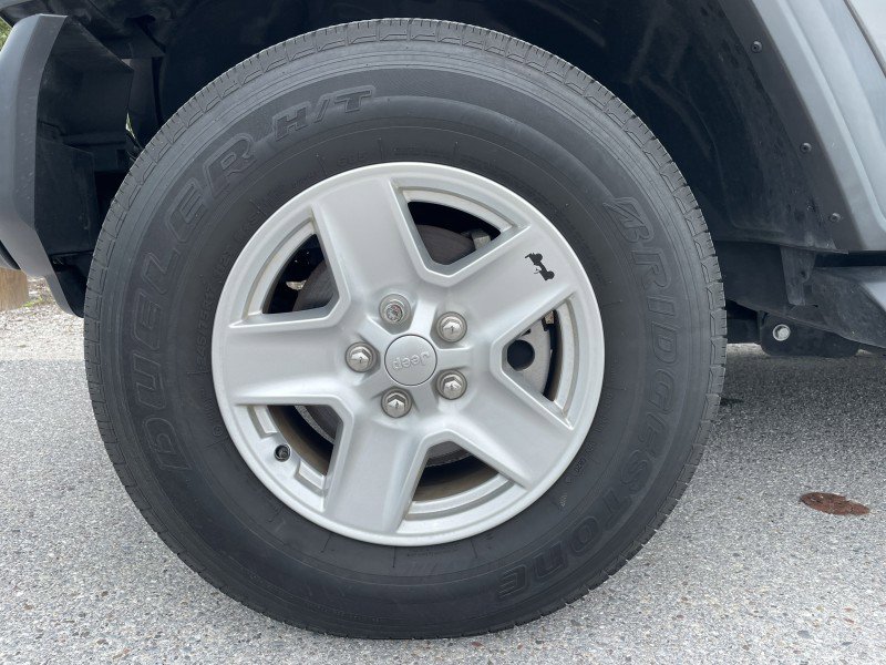 Used 2020 Jeep Gladiator Sport w/ Quick Order Package 24S image 33