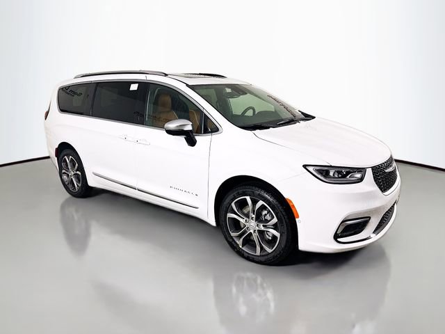 New 2026 Chrysler Pacifica Pinnacle w/ Trailer Tow Group AWD/4WD image 1