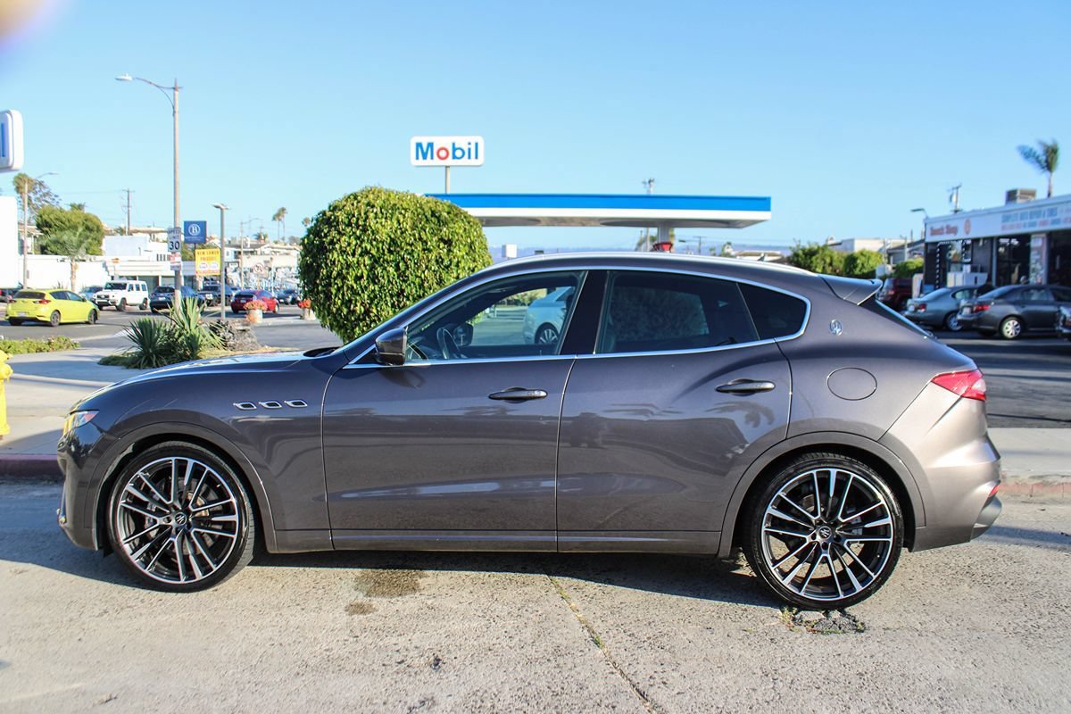 Used 2020 Maserati Levante GTS AWD/4WD image 2